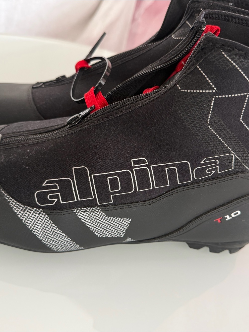 Alpina T10 Men’s size 50 cross country Ski Boots